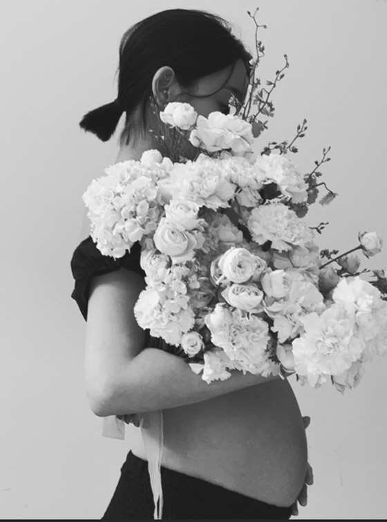 Yuna from AOA got married on the 27th for a year and nine months. Welcome to the world