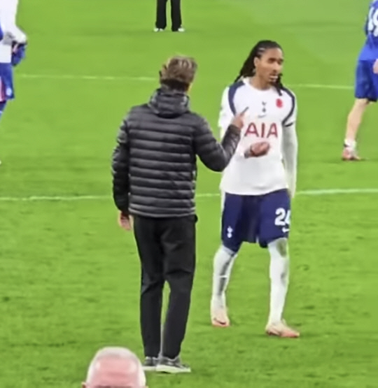 The BBC is shocked too! Since Son Heung-min is not here, the coach's authority is also screaming and colliding → Frank officially acknowledged. I don't know because I haven't seen the incident