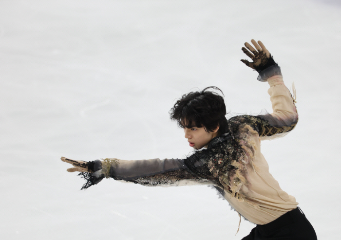 Figure skating Cha Jun-hwan → 女 Shin Ji-ah and Milan are visible. Top rankings in the first round of Olympic trials