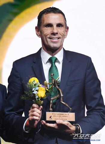 From his first year in office, the K League 1 Coach Award, Foye Coach's Meaningful Award, to me, the MVP is Park Jin-seop!