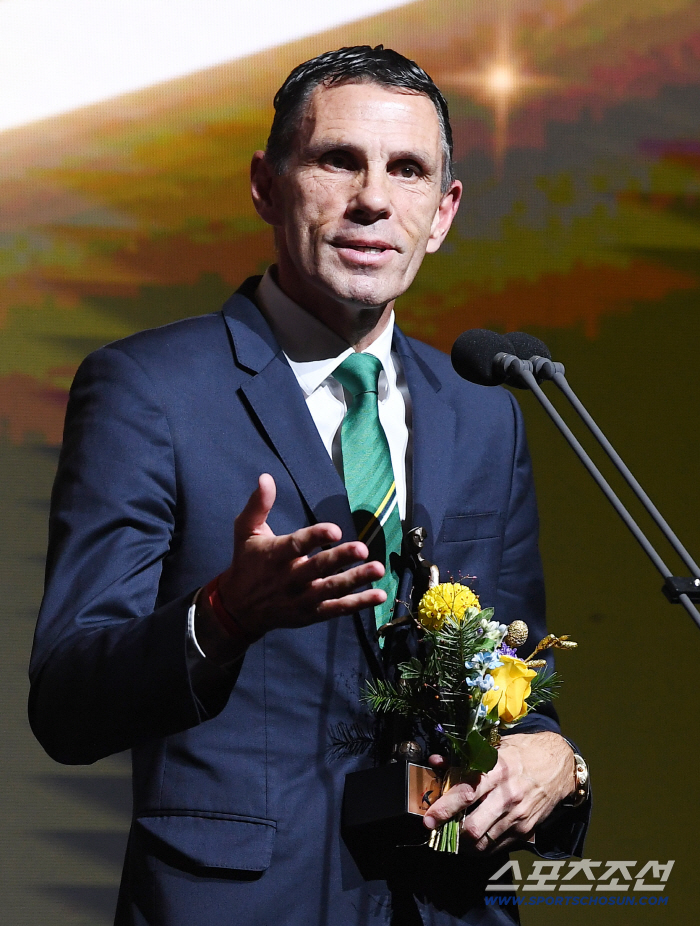 From his first year in office, the K League 1 Coach Award, Foye Coach's Meaningful Award, to me, the MVP is Park Jin-seop!