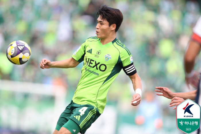 K League 1's best 11 are 6 out of 11 under Jeonbuk, Song Bum-keun, the first best GK in his life! 