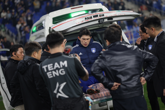Crazy left foot Lee Dong-kyung → Star of Stars MVP Honored, won the Foyet → Coach Award in the first year...Young Player Award, Lee Seung-won (all-round)