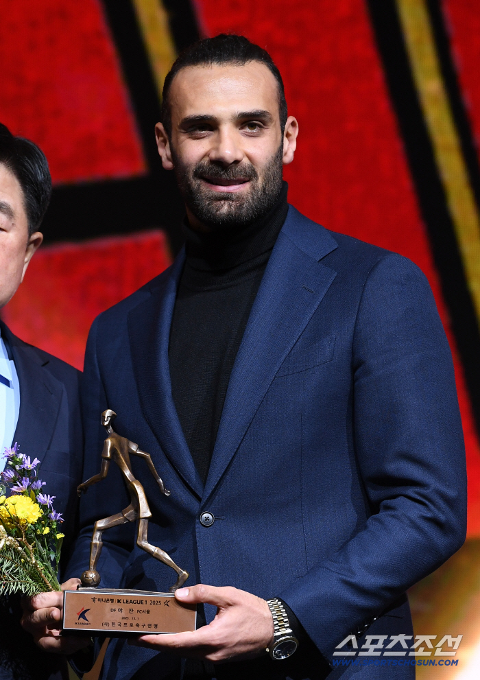  K League 1 Best 11 and Iron Four Back The 4 best defenders are Lee Myung-jae, Jan Hong Jung-ho, Kim Moon-hwan