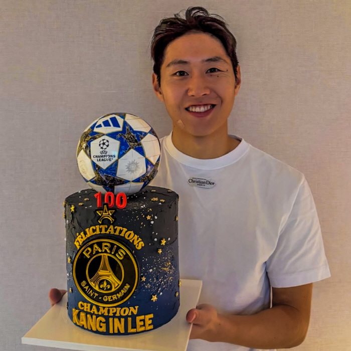Lee Kangin, smiley face! Korean in the locker room...PSG's 2nd place drop → Player's winning goal as soon as he leaves the LE