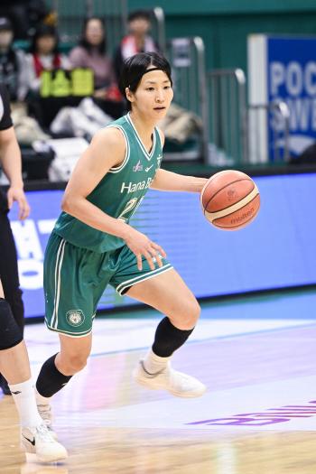  Hana Bank scored 34 points in Jinan  Saki, and beat defending champion BNK 6049