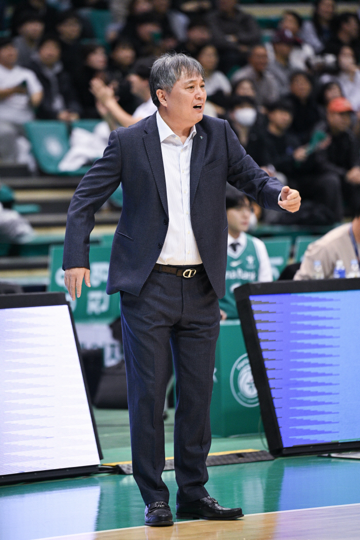 Hana Bank scored 34 points in Jinan Saki, and beat defending champion BNK 6049