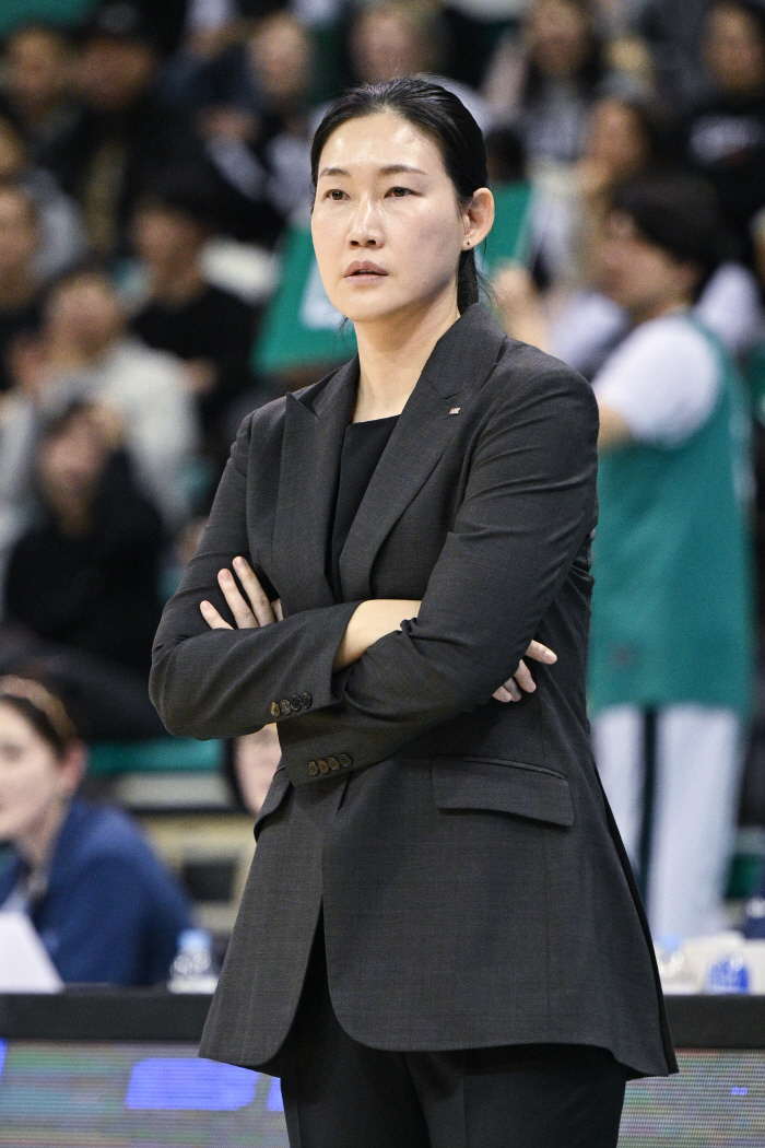 Hana Bank scored 34 points in Jinan Saki, and beat defending champion BNK 6049