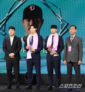  Park Jihoon, Kim Jiyoon, the main player of the first team