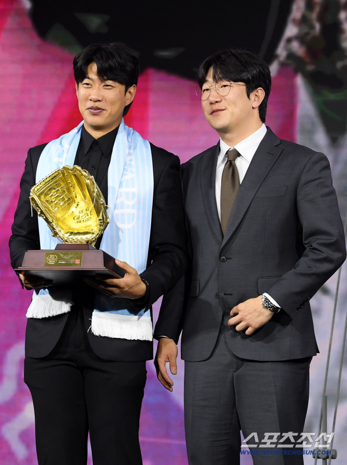  Player of the Year Award Song Sung-moon Hyunjong, Real Glove Award