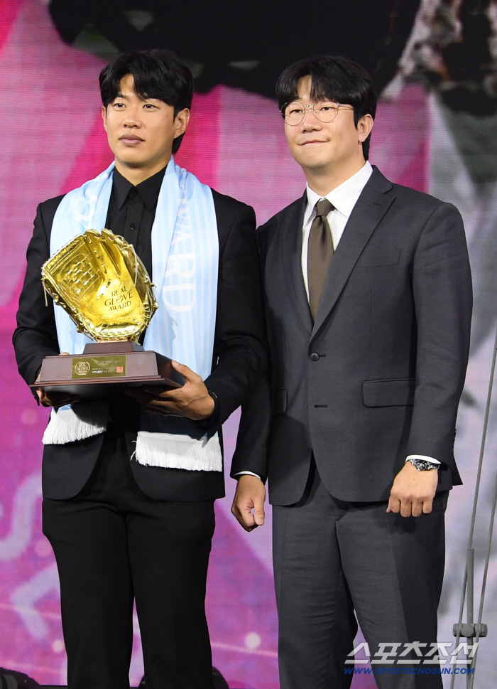  Player of the Year Award Song Sung-moon Hyunjong, Real Glove Award