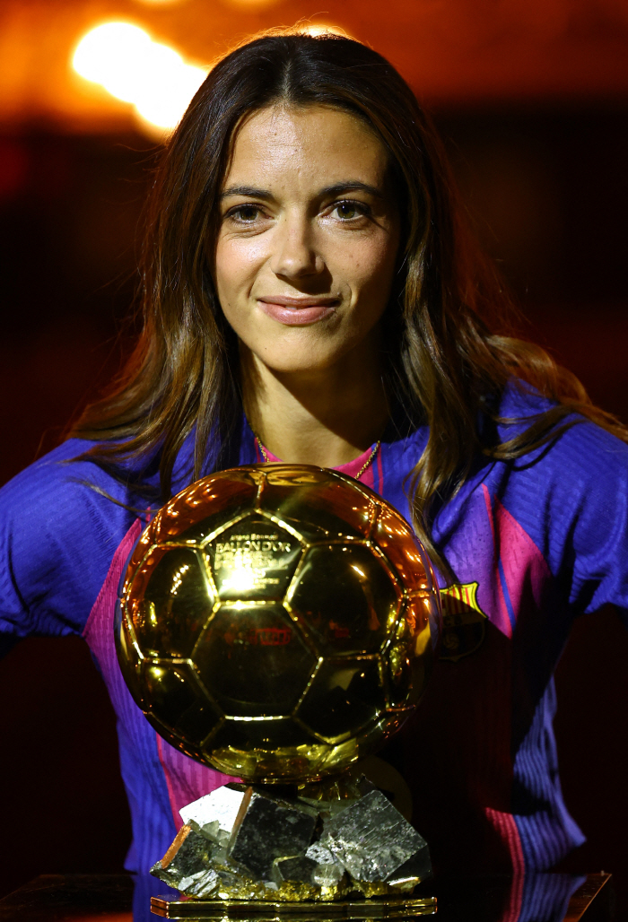 Shock! 女 Ballon d'Or 3rd consecutive award, Bon Marty wins best moment, worst bad news
