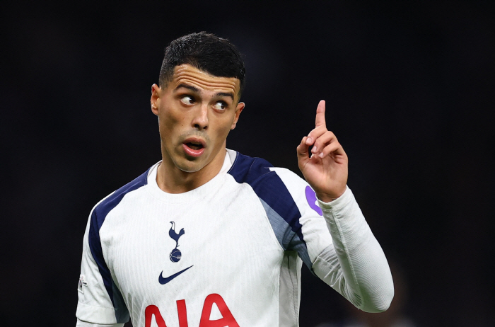 Son Heung-min must have been stressed out, Tottenham's controversial announcement of an unexpected position A fan said something rude without the captain SON, a mess, coach passing  collision between players  ignoring fans