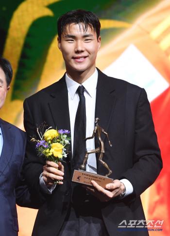 Thank you to the best GK Song Bum-keun of K-League 1, who ended with Cho Hyun-woo, the coach of South Korea's beloved Thanos 