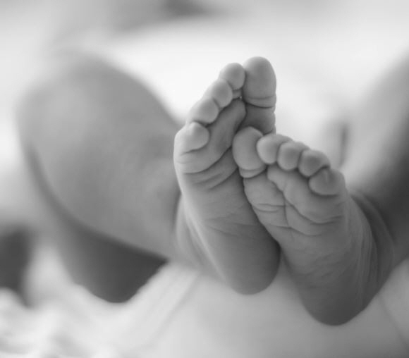 Drop a newborn from the 11th floor of my apartment after fighting with my boyfriend...What's wrong with a child?