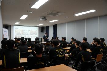 I'll protect you with procedures, not words The Korea Professional Football Association visits Gwangju FC and holds an on-site meeting. Promise to double-check charitable events and expand anonymous reporting centers
