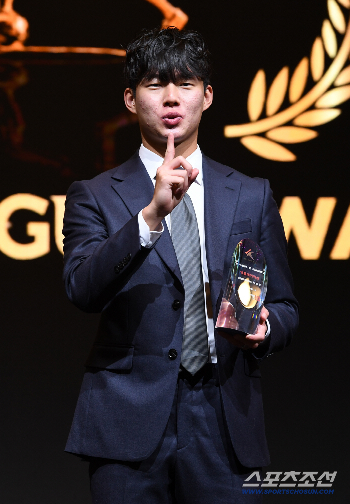  First and second division head coach Yoon Jung-hwan → MVP Jerso Young-ple Park Seung-ho → Best 11, 2025 K League 2 is Incheon craze