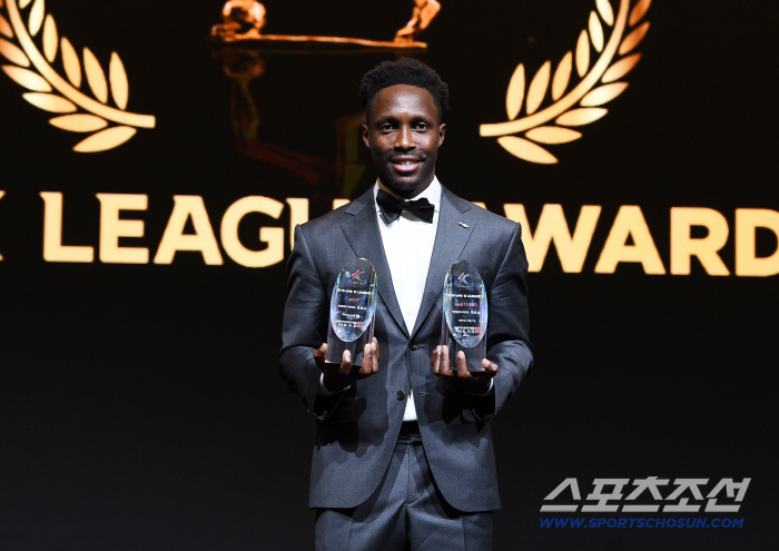  First and second division head coach Yoon Jung-hwan → MVP Jerso Young-ple Park Seung-ho → Best 11, 2025 K League 2 is Incheon craze