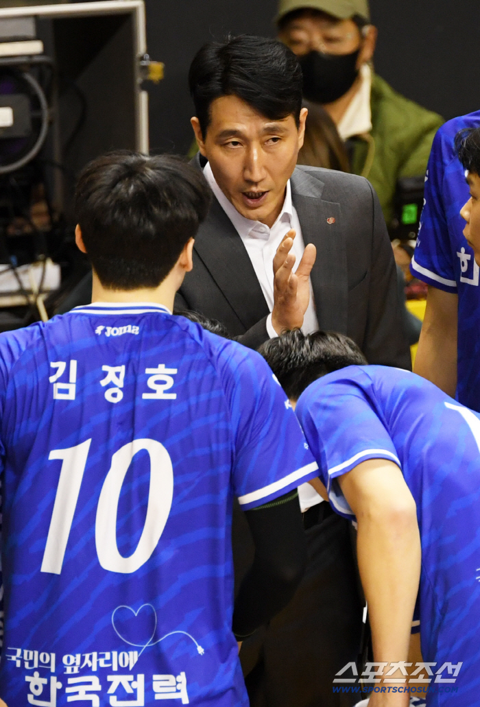  Director KWON YOUNG MIN, please stay like this until the end