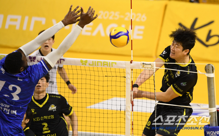  Na Kyung-bok induces blockers to touch out