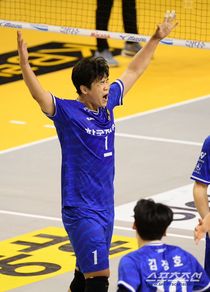  Seo Jae-deok, raise your arms