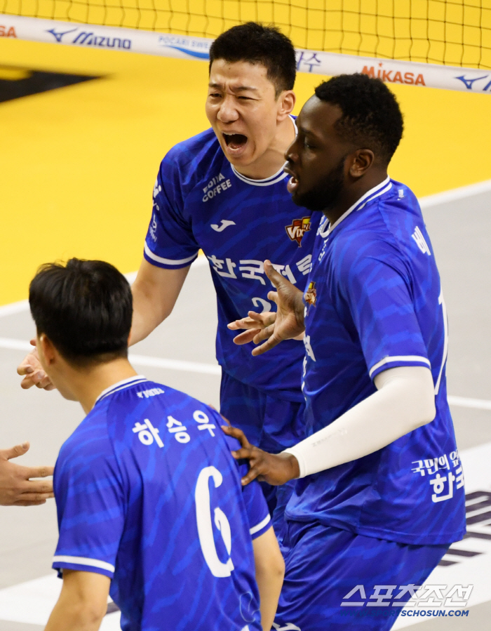  Shin Young Seok Benon, roars