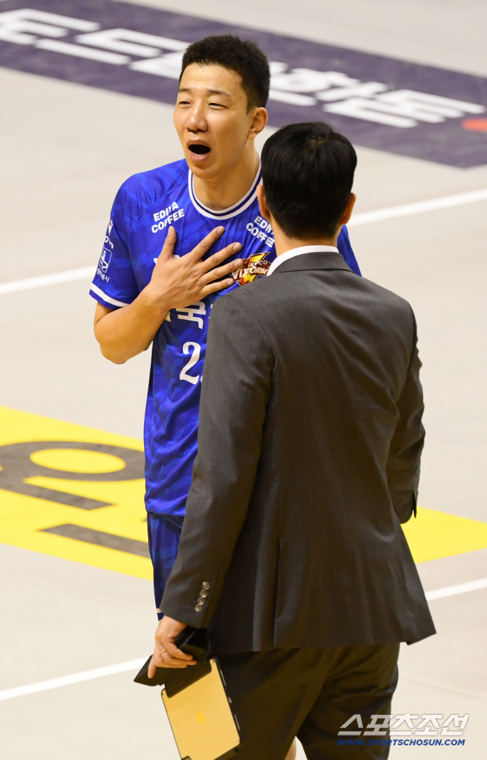  Shin Young-seok scored a surprising goal