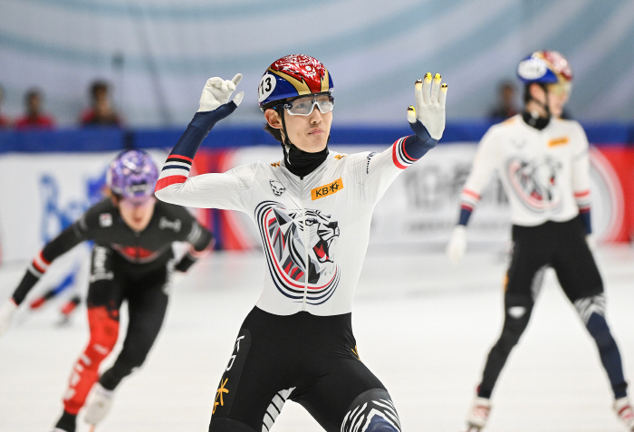 There's a slump, but there's no downfall! Short Track Successfully Recovered, World Tour 4th Final Day Kim Ki-li Lim Jong-un Run closes the competition with 2동 Dong 2수확 金 金 금 대회2 마감2 임질주 종· 투어로일 최종월드언로