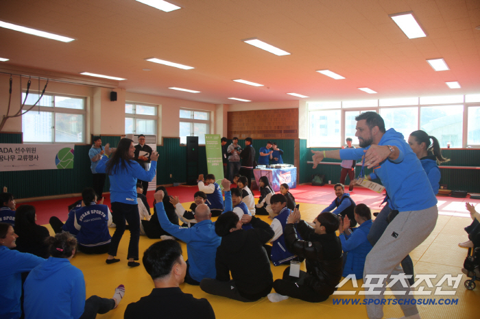 Volleyball Empress Kim Yeon-kyung X Legend Kim Nara X Hong Seok-man X Won Yoon-jong X Ki Bo-bae, Gyeongnam Girls' Middle School Busan High School Clean Sports Mentoring Explodes Popularity!