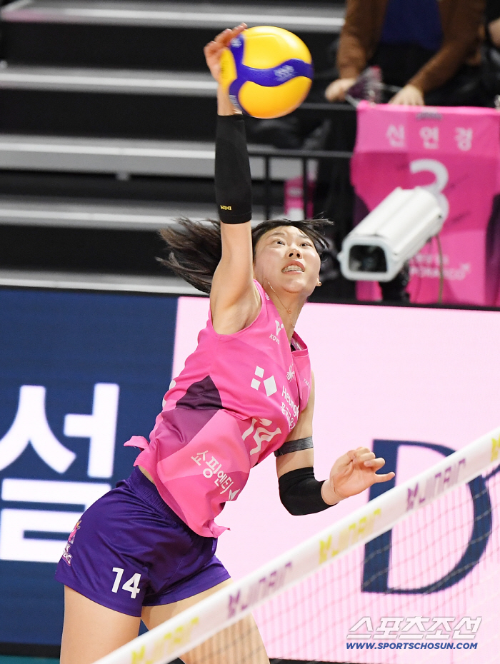02 → 32 Rebecca One-Top Heungkuk Life has stopped 11 consecutive wins in the absolute first round of road construction 