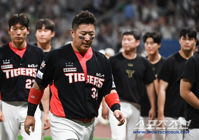 Director, I'm sorry Choi Hyung-woo's phone call, player Lee Bum-ho, who gave him two wins, spent it with a smile