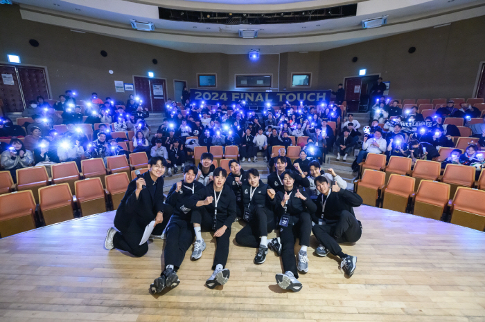 Fan Friendly Club Seoul E-Land holds the final touch of the season's last fan meeting with fans