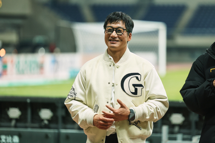 Gwangju Lee Jung Hyo-ho, who dispatched 61 cheering buses, is trying to win the Korea Cup for the first time with his fans...Big Bang on the 6th
