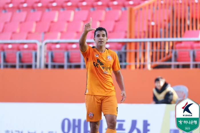 I met you on a single wooden bridge! Ilyuchenko Kim Ji-hyun will join Suwon vs Yuri Jonatan Nam Tae-hee's spearhead Jeju announces PO selection list 