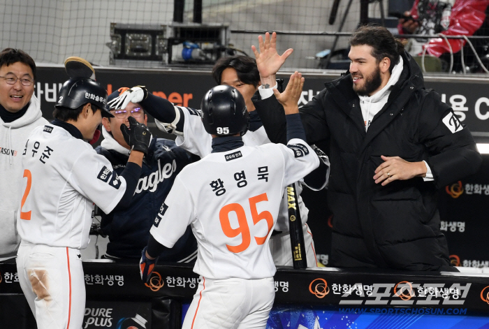 I was scolded for tanning on the beach during training, but Japan was also surprised by the return of Ponce ML