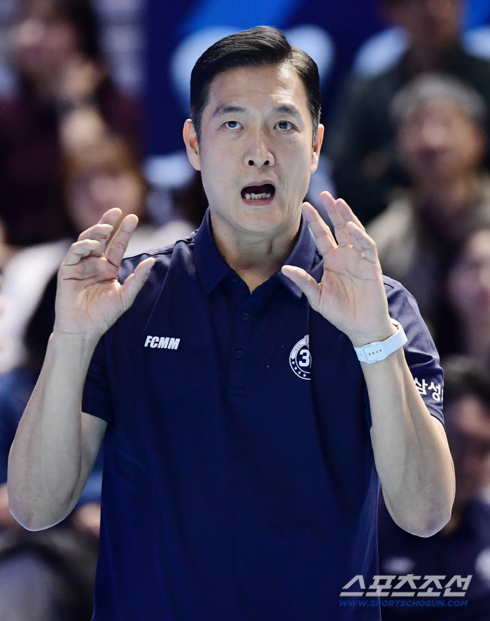 It's a crisis and an opportunity to meet a famous volleyball player  defending champion on a single tree bridge for five consecutive losses...One win is important. 