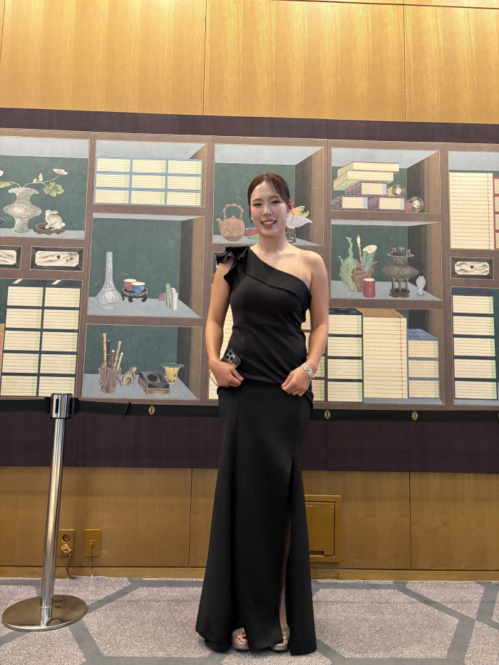 K10 All-Black Beauty Golfer Choi Min-kyung tries to win a new nest Palm Spring training session → first win