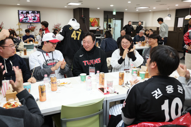 LG Twins Holds Fan Invitation Event to Celebrate Integrated Winning