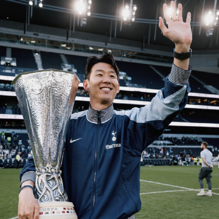 Oh! It's not the match against Liverpool? Tottenham's official announcement came out. Son Heung-min's comeback London date is 10th Champions League home game