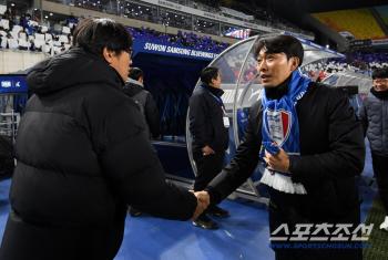  Jeju Kim Jung-soo's acting manager, Suwon Sung-hwan, pre-match greetings