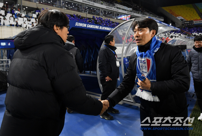  Jeju Kim Jung-soo's acting manager, Suwon Sung-hwan, pre-match greetings