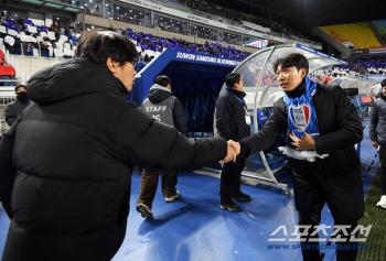  Jeju Kim Jung-soo's acting manager, Suwon Sung-hwan, pre-match greetings