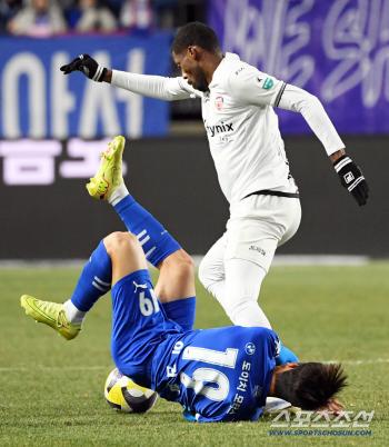  Lee Kun-hee's departure. A tough physical fight