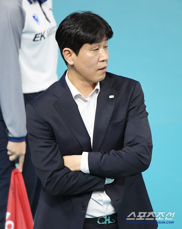  What's wrong with Director Kim Jongmin today?