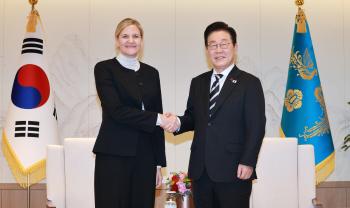 President Lee Jae-myung met with IOC President Coventry for the first time in KoreaPlease show a lot of interest and support for President Lee's sports development