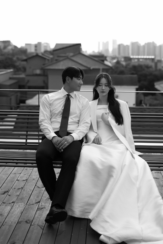 Samsung's big shot outfielder Yoon Jung-bin will be sold out on the 6th with bride Lee Hyo-jin