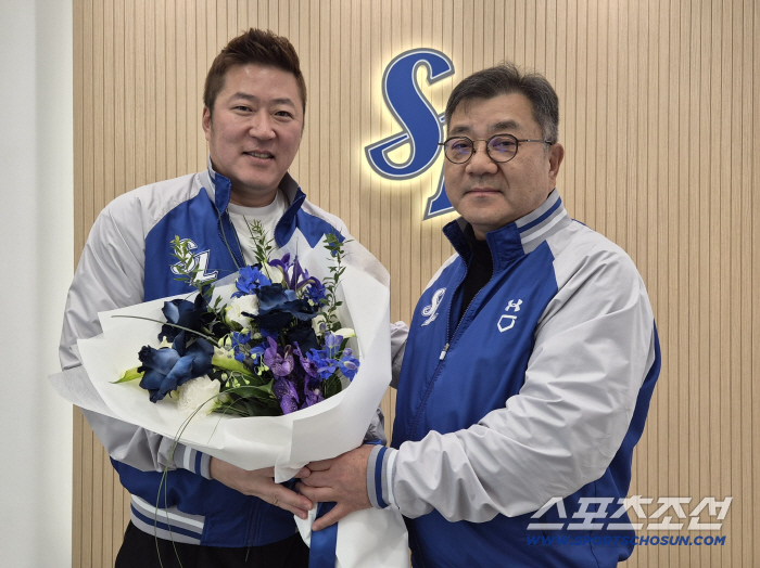 I moved my mind before I got 11What do you mean, pay cut back… His eyes were on the reconstruction of the dynasty, an immortal batter