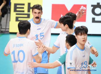 Is it for real that you won 9 games in a row? Russell Jung Ji-seok Exploded Korean Air's High Flight...Grab Woori Card and wrap up the 2R victory. 