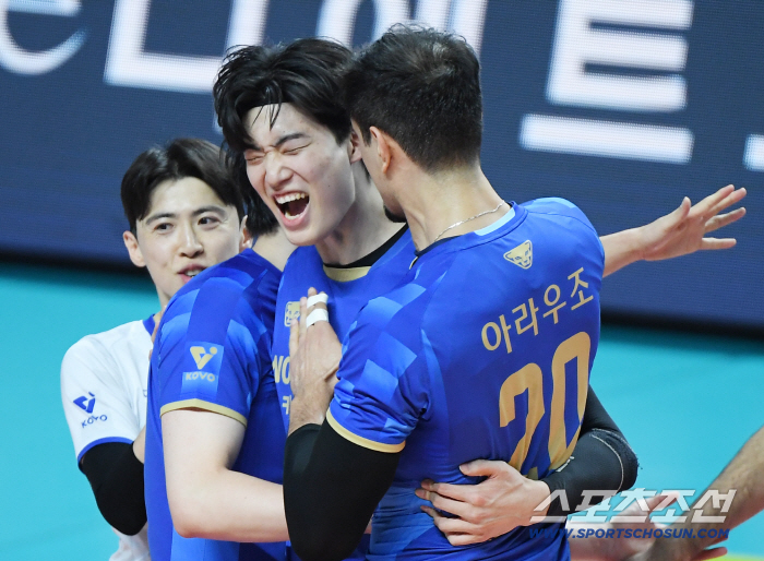 Is it for real that you won 9 games in a row? Russell Jung Ji-seok Exploded Korean Air's High Flight...Grab Woori Card and wrap up the 2R victory.