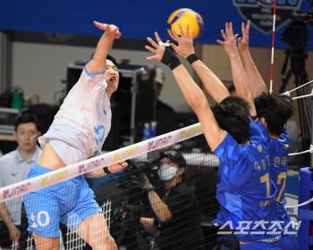  Jeong Ji-seok's powerful spike